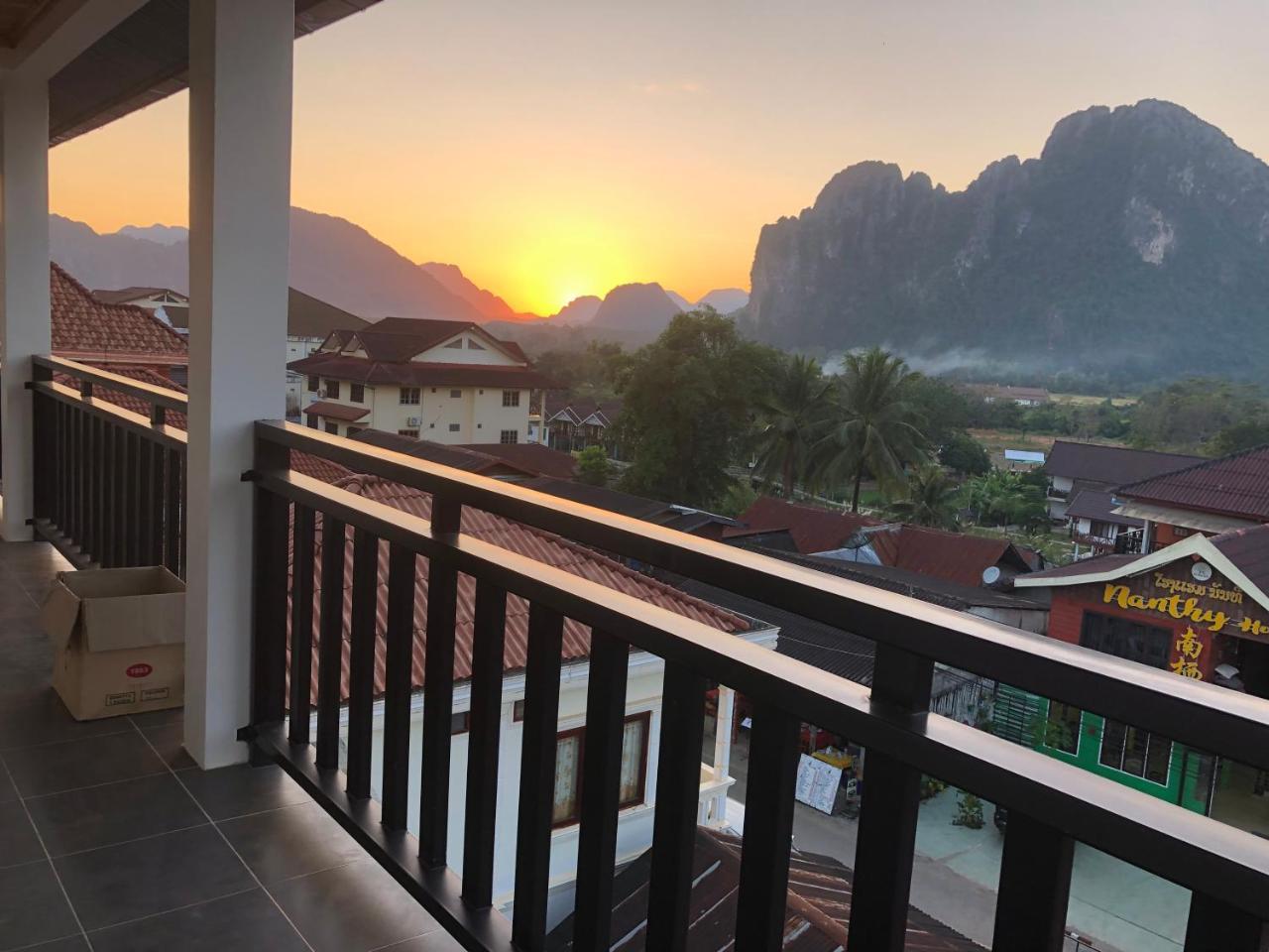 Jasmine Vangvieng Hotel Vang Vieng Dış mekan fotoğraf